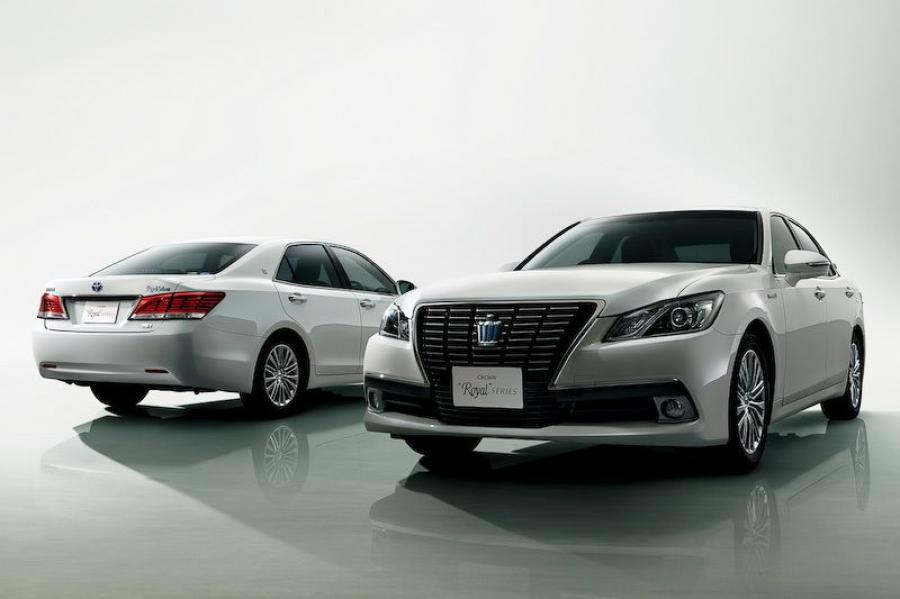  Toyota Crown Royal Saloon Black Style 2014 года  (фото 1 из 5)